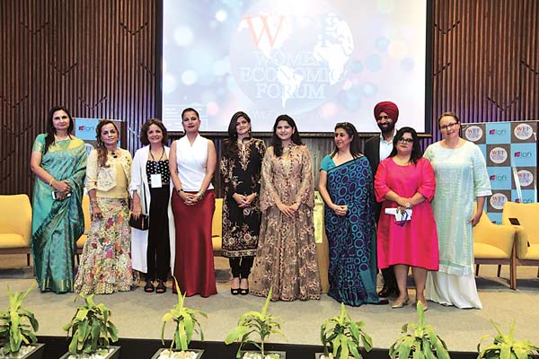 aerocity-l-r-suman-gahlot-general-manager-aloft-new-delhi-aerocity-along-with-awardees-and-neerja-birla-and-dr-harbeen-arora-at-the-wef-2018-awards